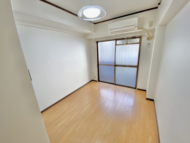 その他部屋・スペース　玄関側から見た様子