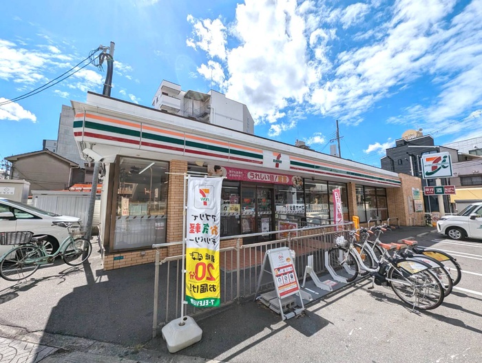 コンビニ　セブンイレブン（コンビニ）まで400m