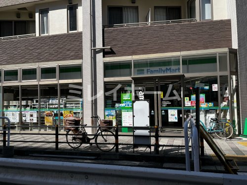 コンビニ　ファミリーマート　大田梅屋敷駅前店（コンビニ）まで281m