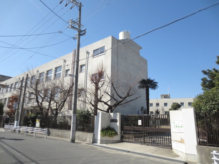 小学校　城北小学校（小学校）まで215m