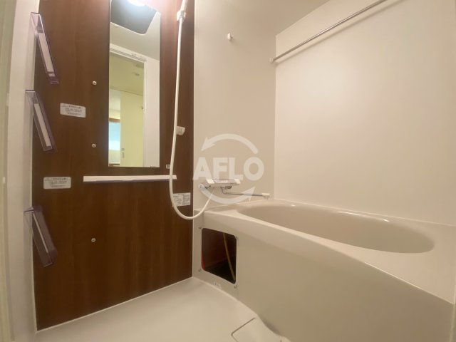 バス・シャワールーム　セレニテ本町リアン　浴室