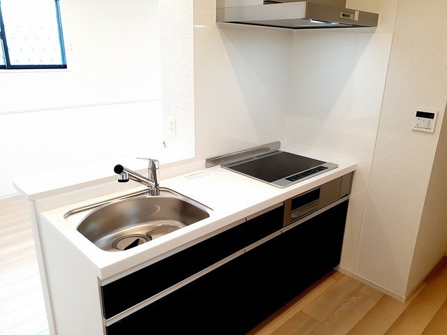キッチン　コンパクトなキッチンで掃除もラクラク
