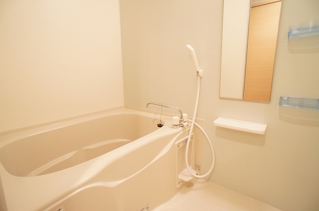 バス・シャワールーム　シャワー・追い焚き給湯