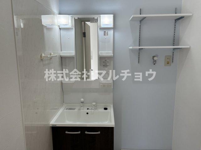 洗面設備　独立洗面台あり、毎朝おしゃれに忙しい女性の方におすすめです