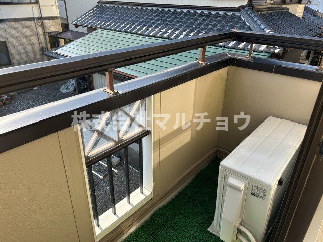 バルコニー　開放的で明るい空間を演出してくれるバルコニーです