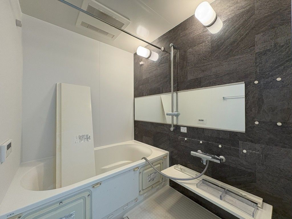 バス・シャワールーム　追い焚き・浴室乾燥機付きのお風呂です♪