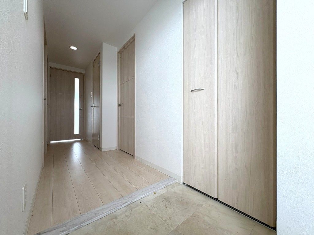 玄関　シューズボックス付きの玄関です☆