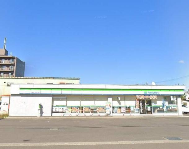 コンビニ　ファミリーマート札幌新川１条６丁目店（コンビニ）まで700m