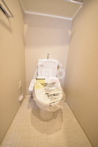 トイレ　ファーストフィオーレ九条　温水洗浄便座