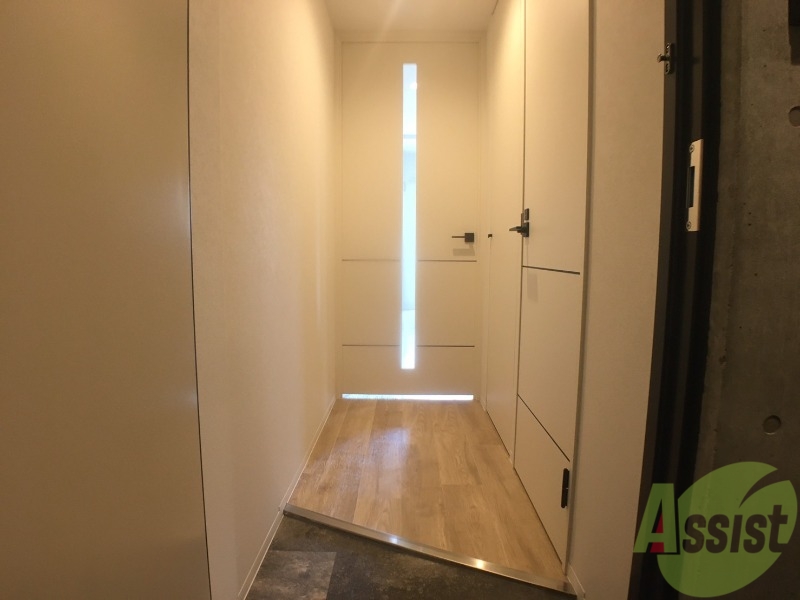 玄関　玄関の様子です。明るい印象ですね。気分もあがりそう。