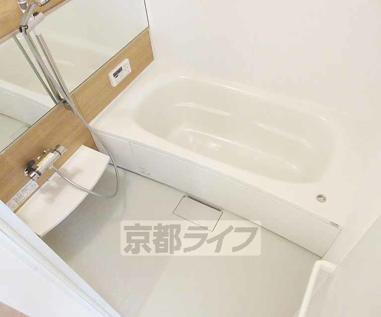 バス・シャワールーム　一坪タイプの大きなお風呂