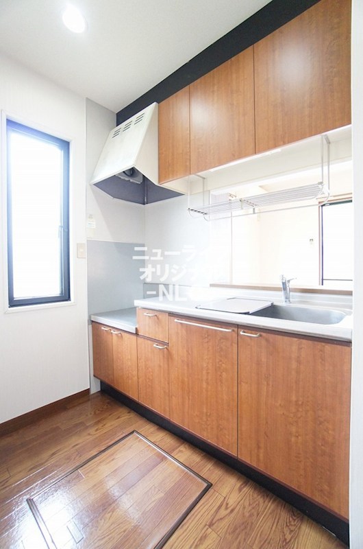 キッチン　ガスコンロはガスの種別、設置幅を確認の上ご用意ください。