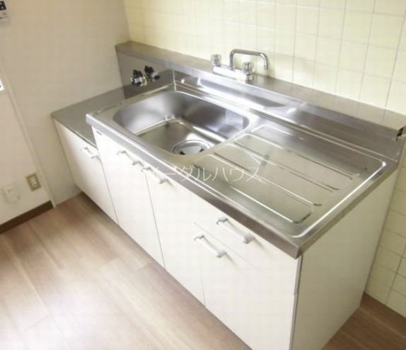 キッチン　退去予定の為、写真は別のお部屋の写真を使用しています。