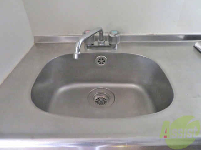 洗面設備　洗面はこちらをお使いください。キッチンは何かと便利です。