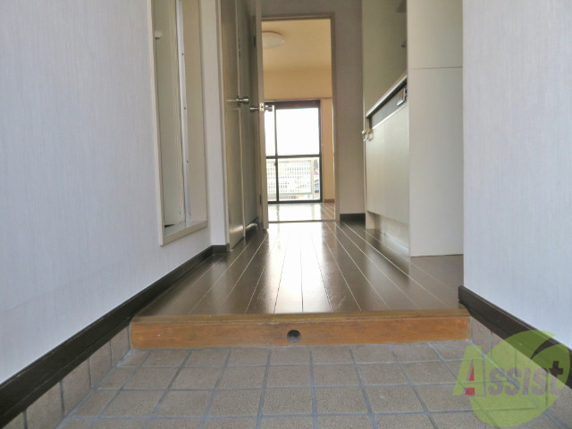 玄関　玄関から見たお部屋です。奥行で広さ伝わりますでしょうか