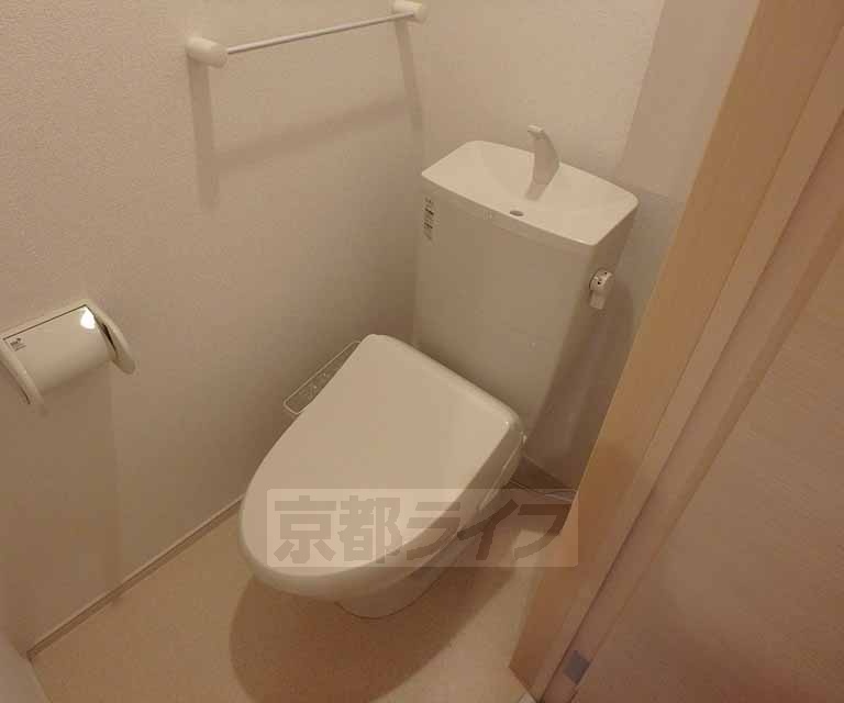 トイレ　ウォシュレット付きトイレです。