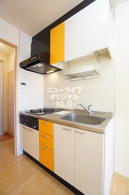 キッチン　収納充実のシステムキッチン（２口コンロ）