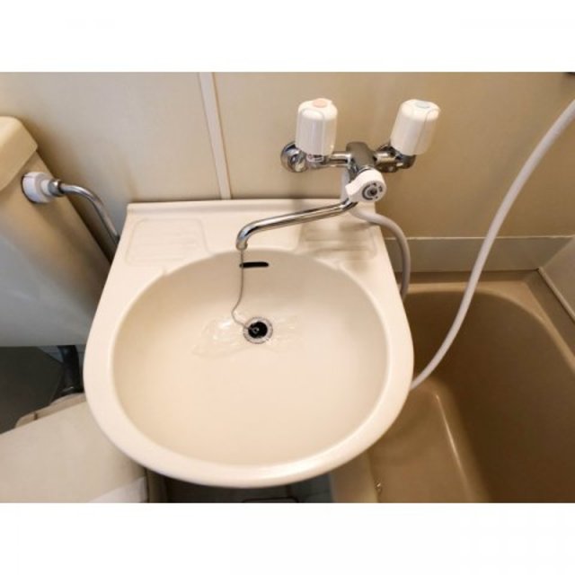 洗面設備　別部屋参考写真です