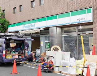 コンビニ　ファミリーマート 西国立駅前店（コンビニ）まで695m