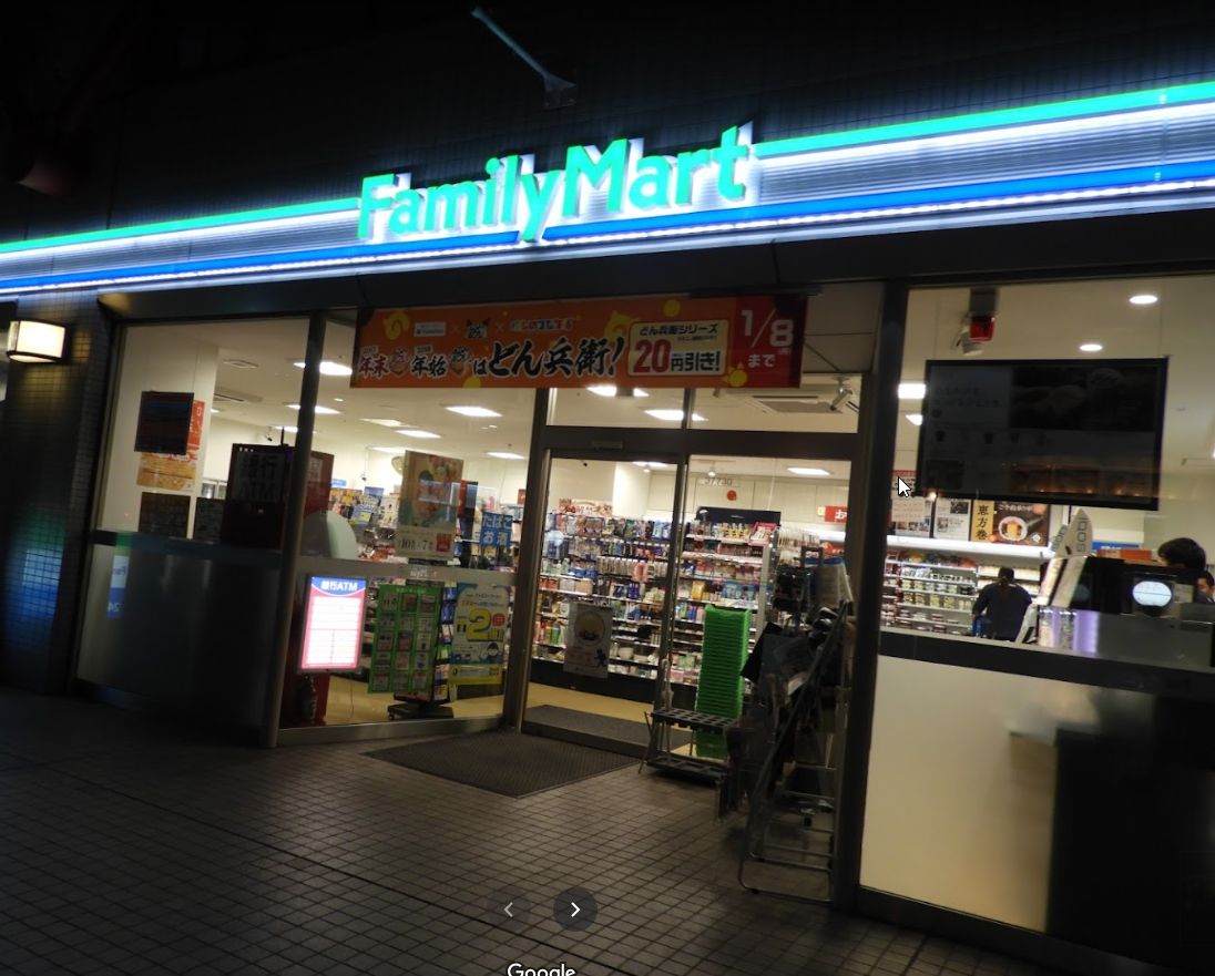 コンビニ　ファミリーマート 大阪ベイタワー店（コンビニ）まで379m