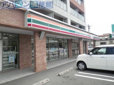 コンビニ　セブンイレブン新潟小新4丁目店（コンビニ）まで565m