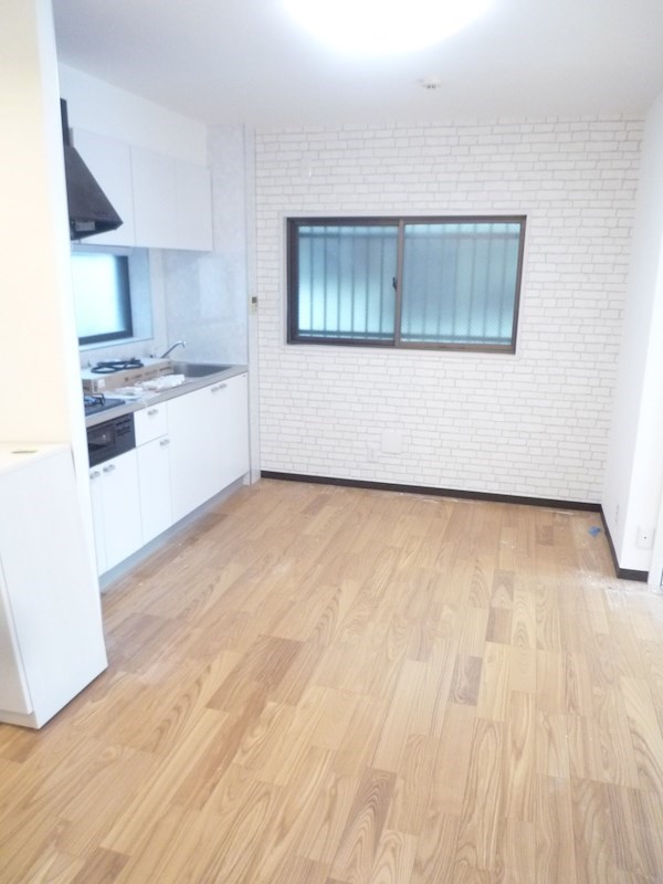 居室・リビング　参考写真（同物件別部屋）