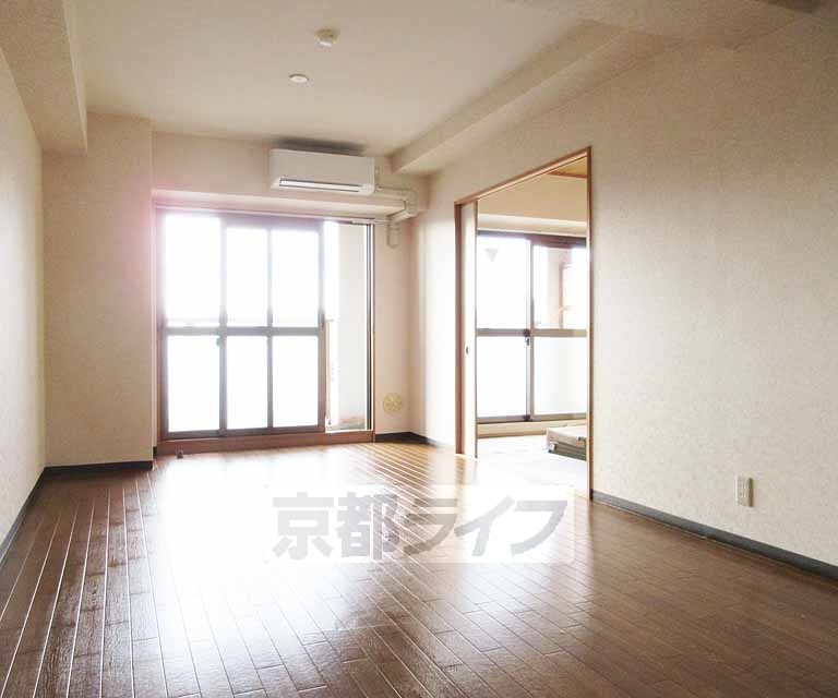 居室・リビング　開放感のある室内・