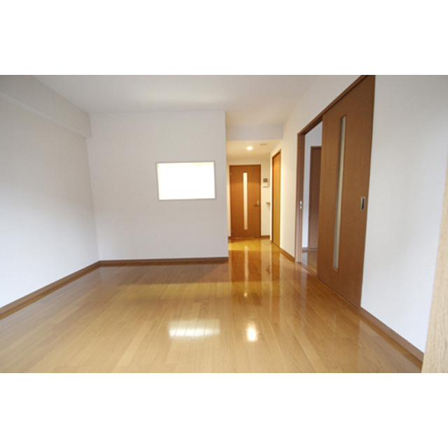 居室・リビング　内装写真は全て１０２号室です