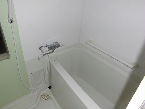 バス・シャワールーム　１階手摺あり　２階手摺無し