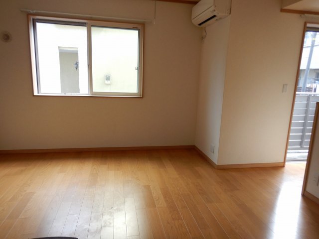 居室・リビング　別号室参考写真