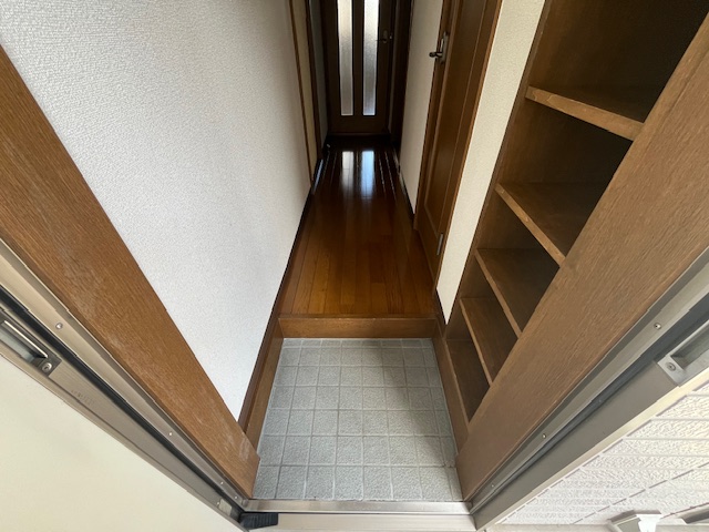 玄関　下駄箱付