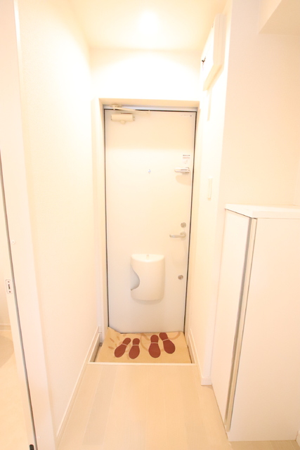 玄関　※別部屋の参考写真となります
