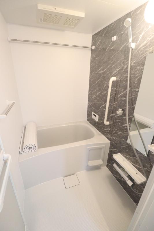 バス・シャワールーム　1　浴室乾燥機、追い焚き付きバス