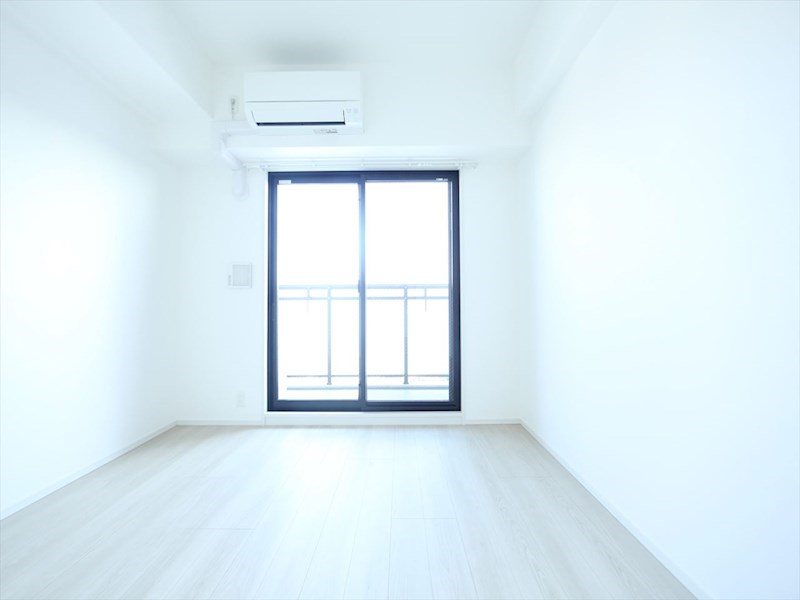 バルコニー　洋室7帖　エアコン完備　バルコニー