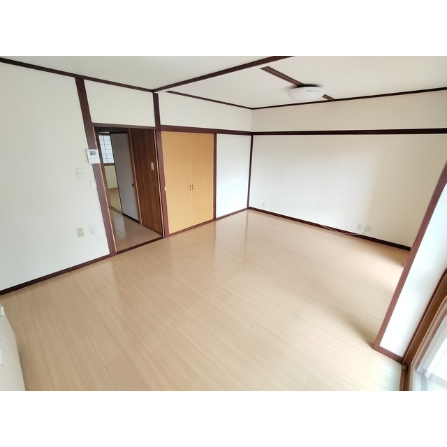 居室・リビング　※別の部屋の写真です