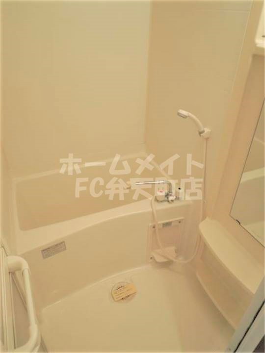 バス・シャワールーム　コンパクトで使いやすいお風呂です