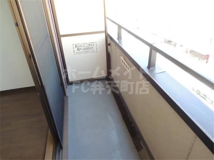 バルコニー　開放的で明るい空間を演出してくれるバルコニーです