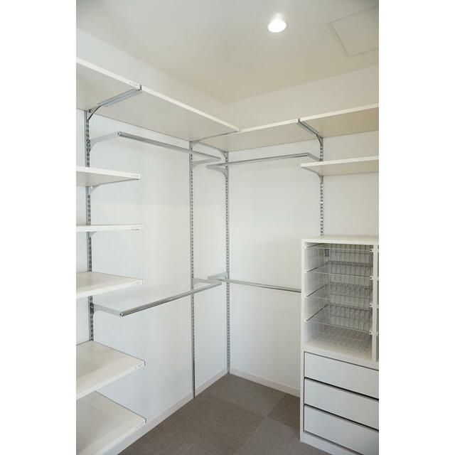 収納　２階南側洋室には広々ウォークインクローゼットあり
