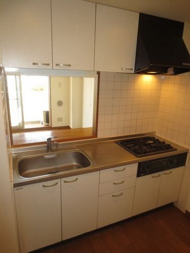 キッチン　カウンターキッチンで会話も弾みますね。