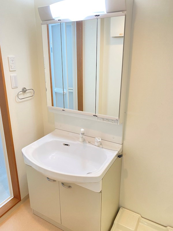 洗面設備　違うお部屋の写真です。ご参考までに