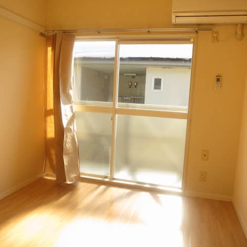 居室・リビング　写真は201号室です（参考）