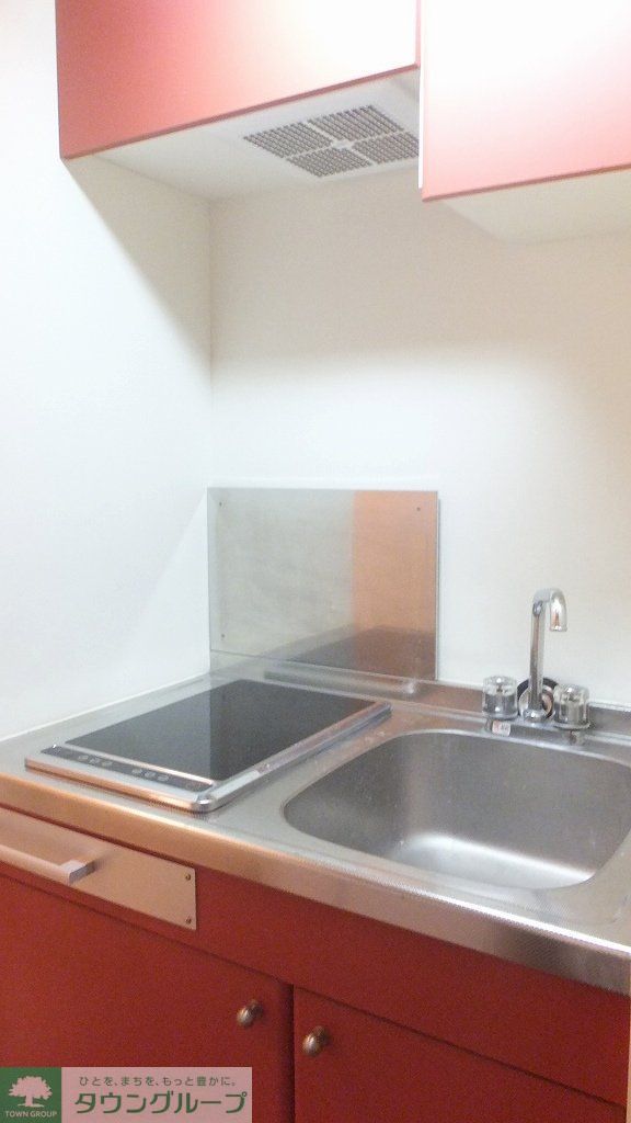 キッチン　2口の電気コンロ付き