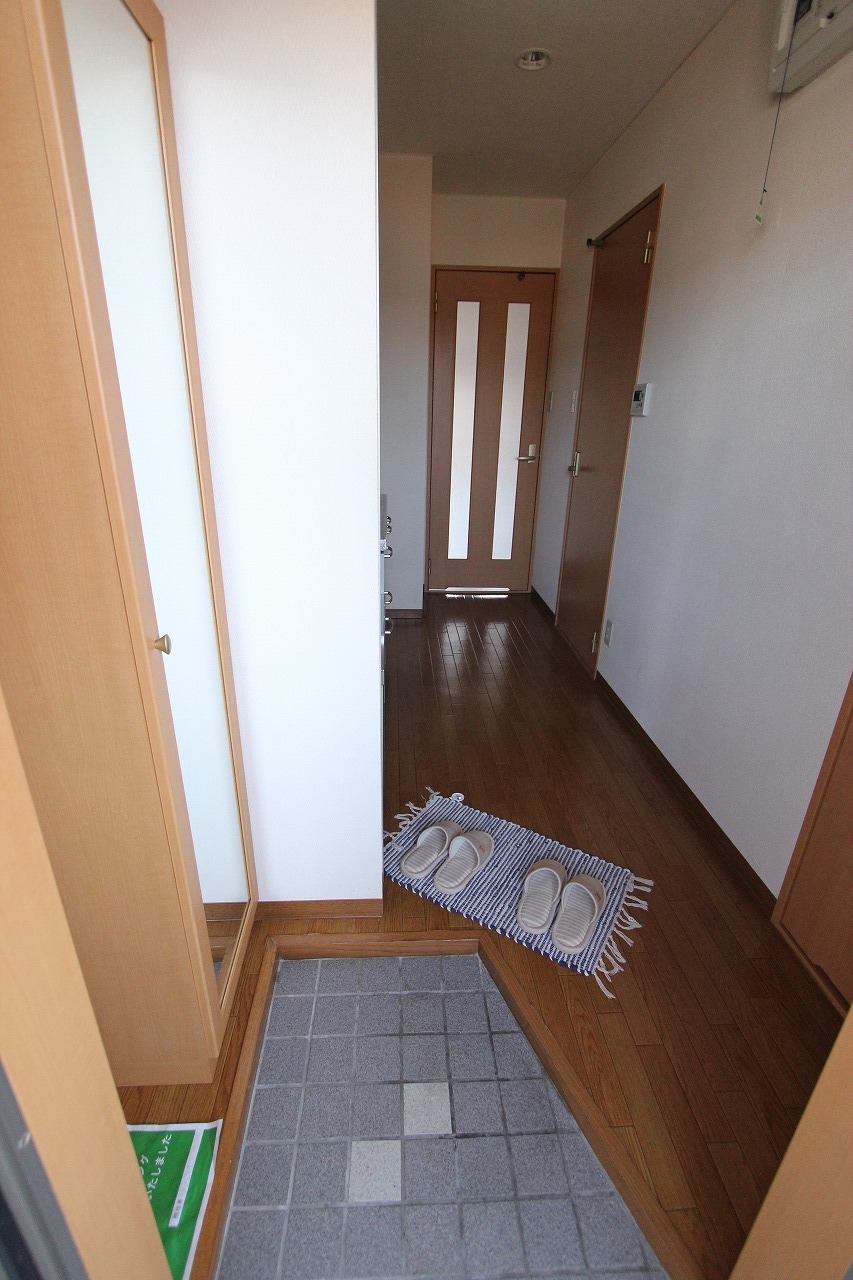 玄関　備品は付きません。