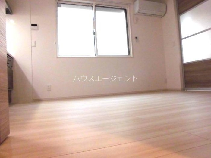 居室・リビング　南向きのリビングです。