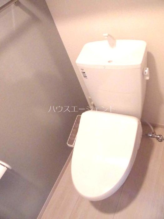 トイレ　トイレは温水洗浄暖房便座です。