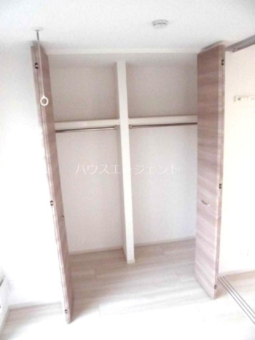 収納　洋室にはクローゼットもあります。