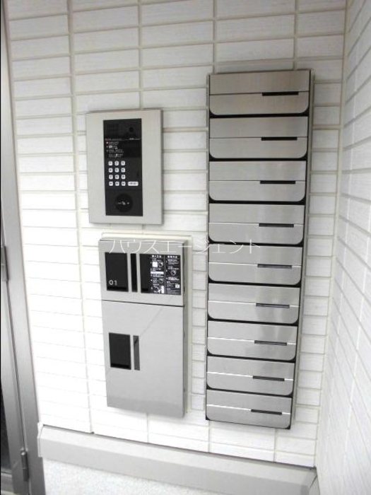 エントランス　オートロック付きでセキュリティも安心です。