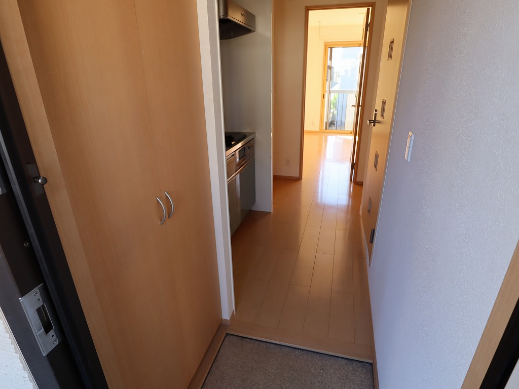 玄関　玄関　シューズＢＯＸあり　Ｗロックドア採用