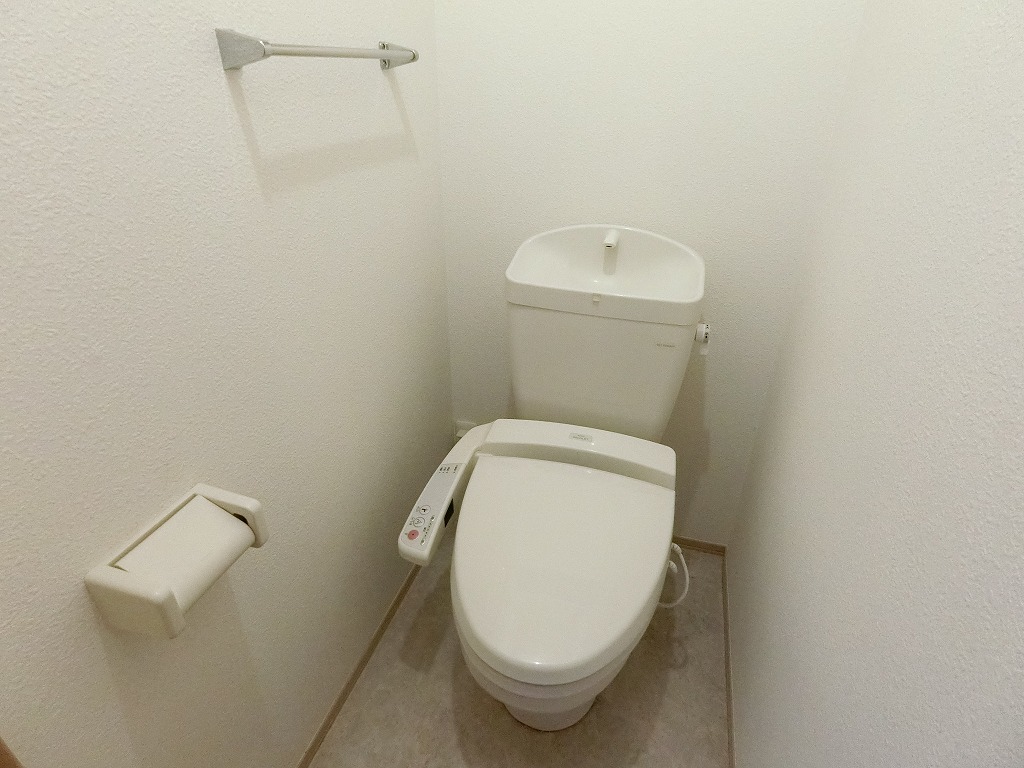 トイレ　癖になるウォシュレット完備