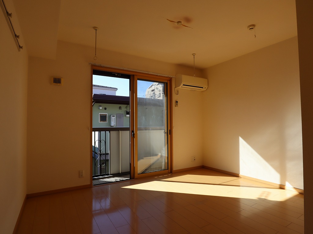 居室・リビング　最上階南向き　陽当り良好